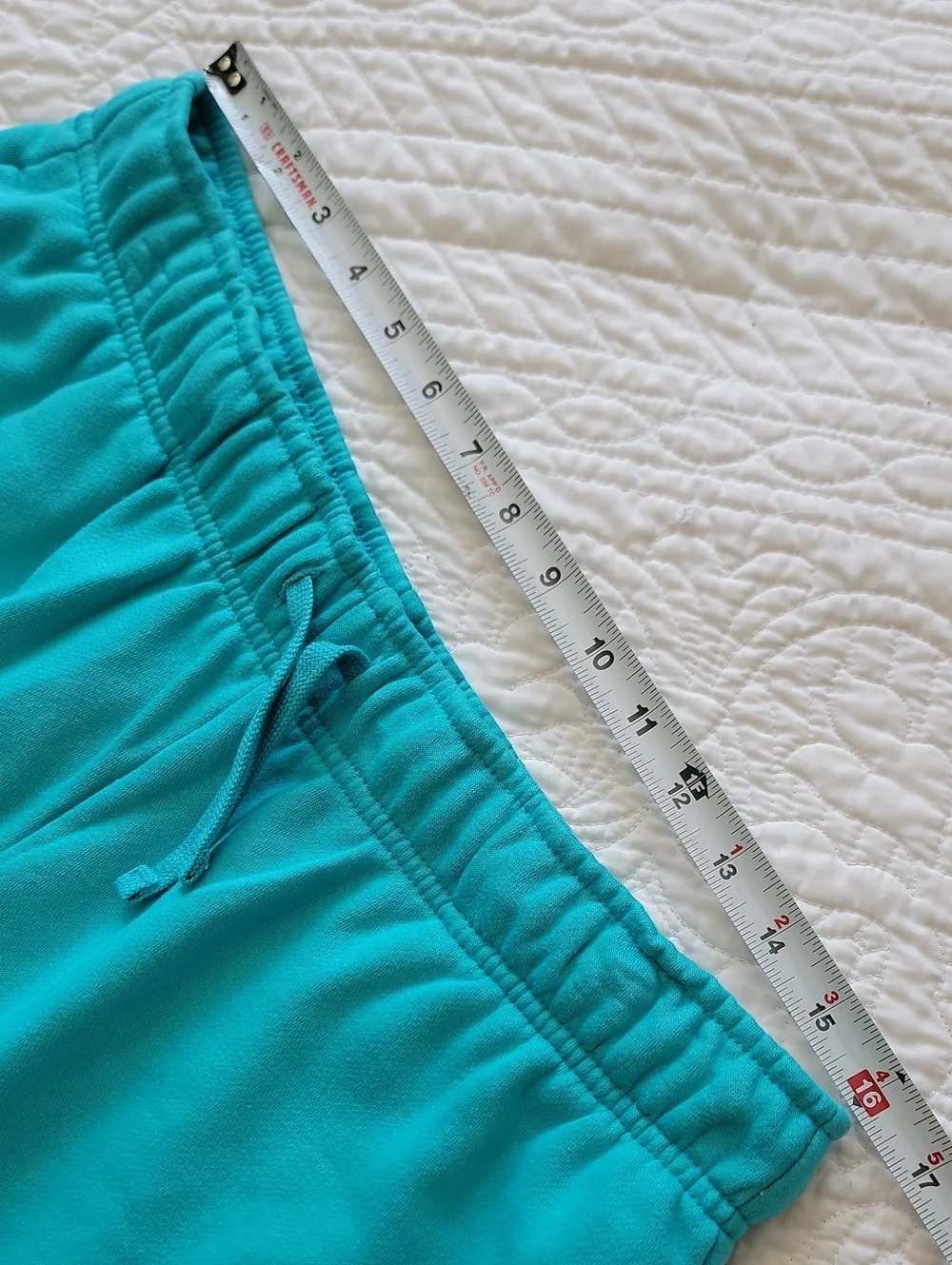 Nike Women's Standard Fit Midrise Fleece Shorts With Pockets